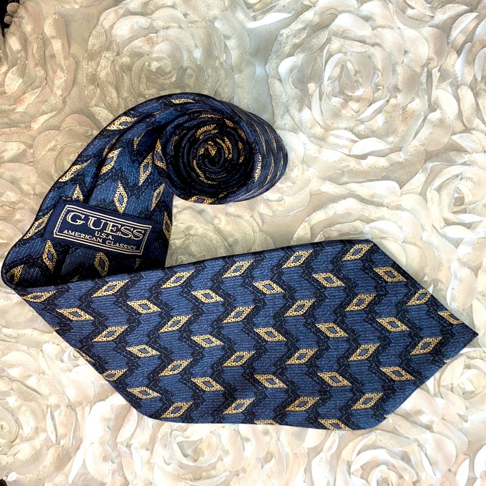 New mens GUESS silk tie